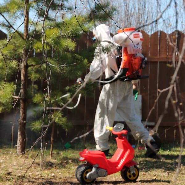 Обработка участка от клещей во Владивостоке?